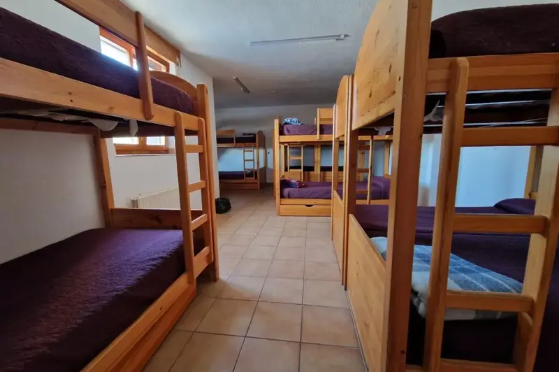 Albergue Granja Escuela Arlanzón adentro, literas, alojamiento
